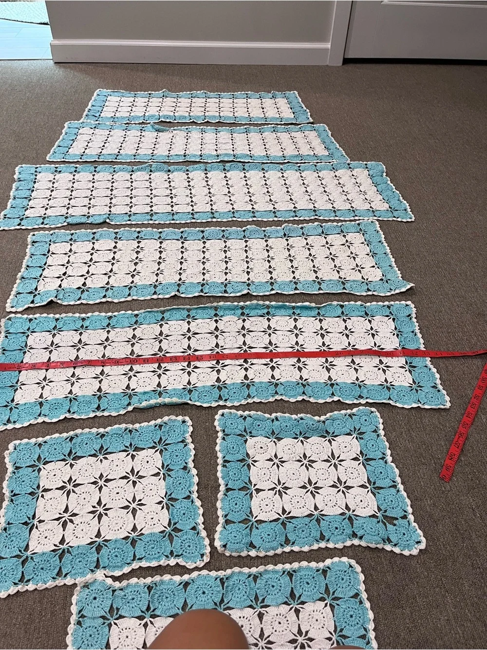 Set of 8 Doilies and Table Runners Teal and White - Picture 7 of 7